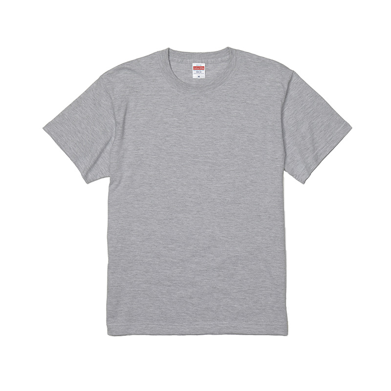 淡色のTシャツ